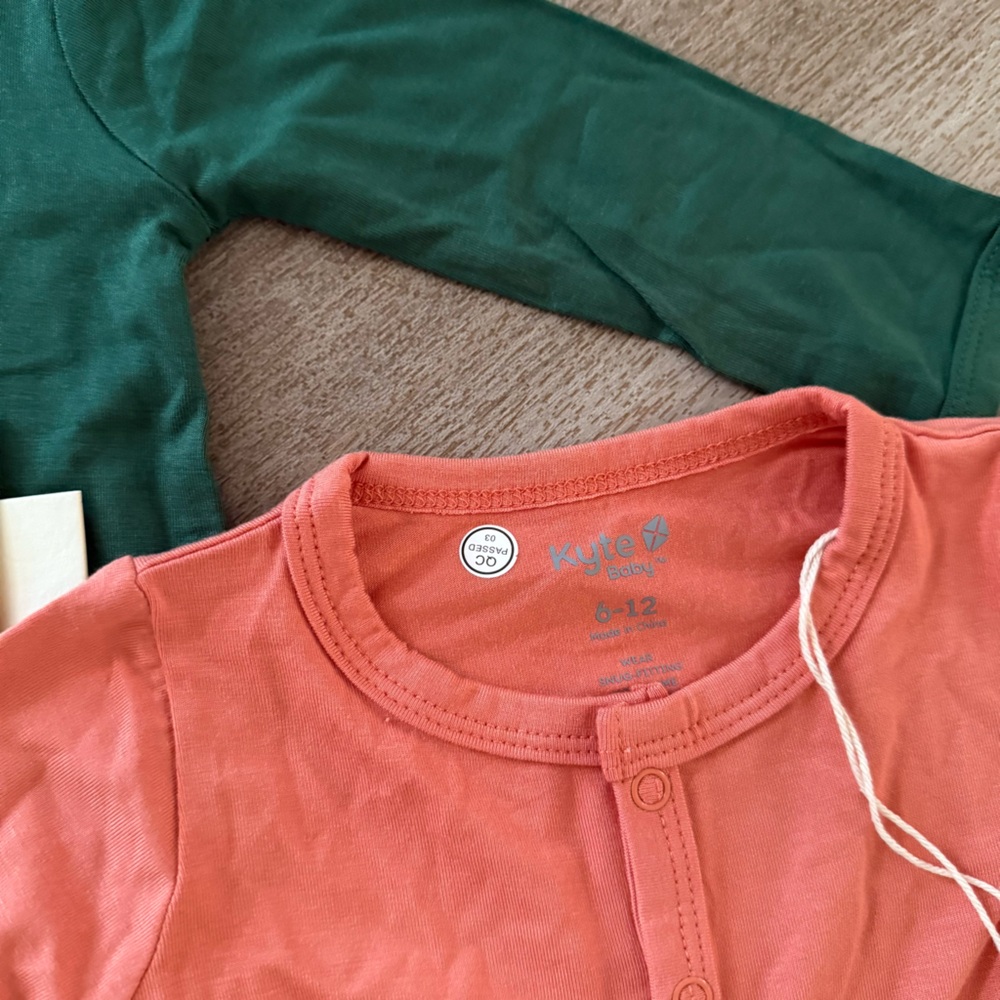 Kyte Baby Green Orange Full Snap Button Long Sleeve Romper Jumpsuit Bamboo Set - Picture 2 of 3